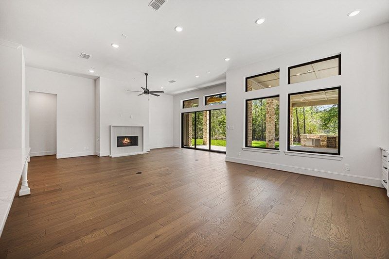 7741 Dogwood - Family Room