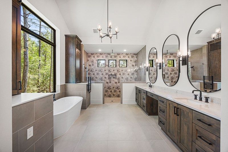 7741 Dogwood - Owner's Bath