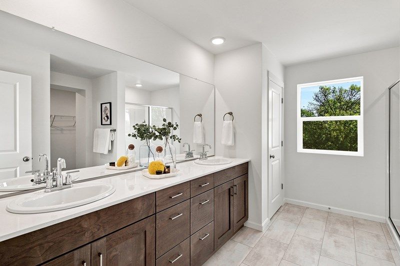 The Applewood - Owner's Bath
