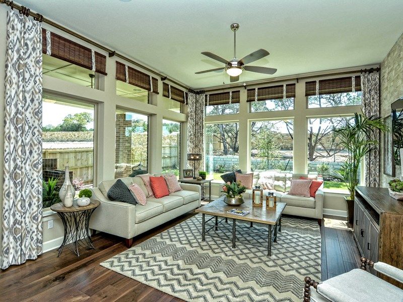 The Jewell - Family Room