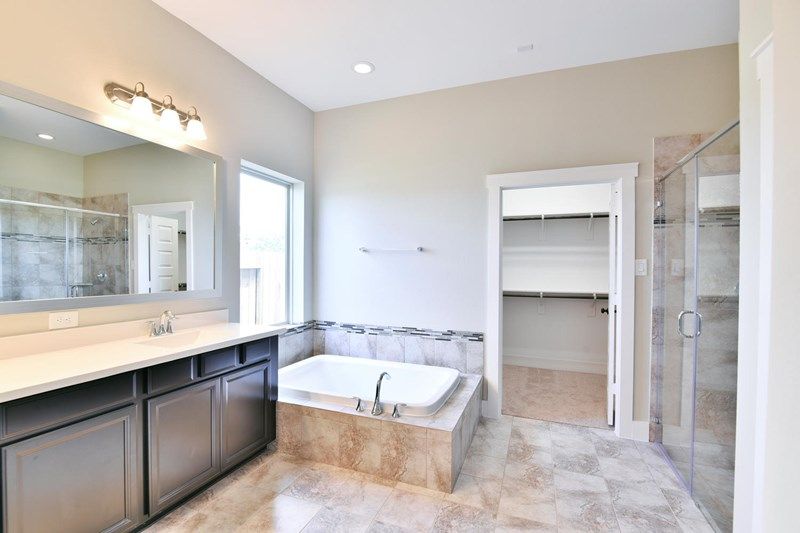 The Fanning - Owners Bath