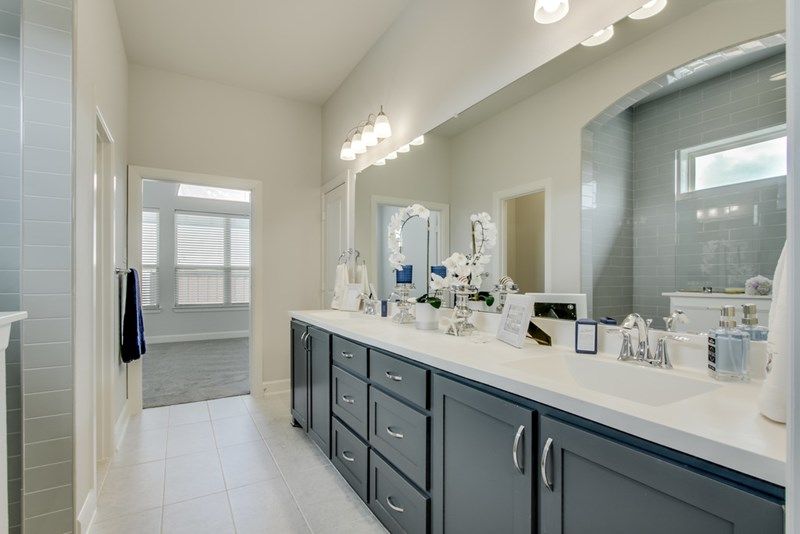 The Schofield - Owner's Bath