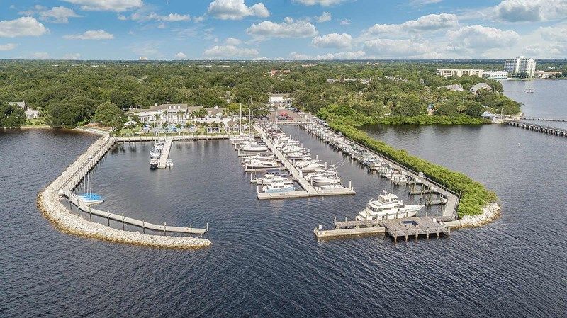 Central Living - Tampa Yacht and Country Club