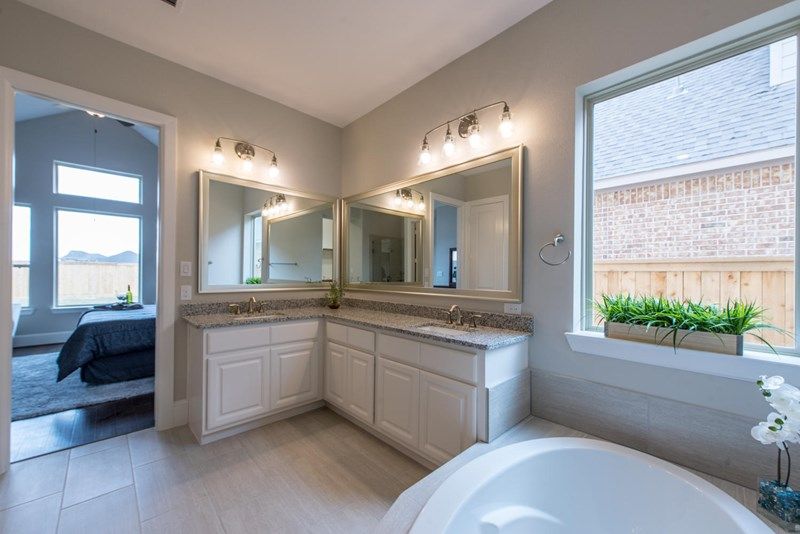 The Alford - Owner's Bath