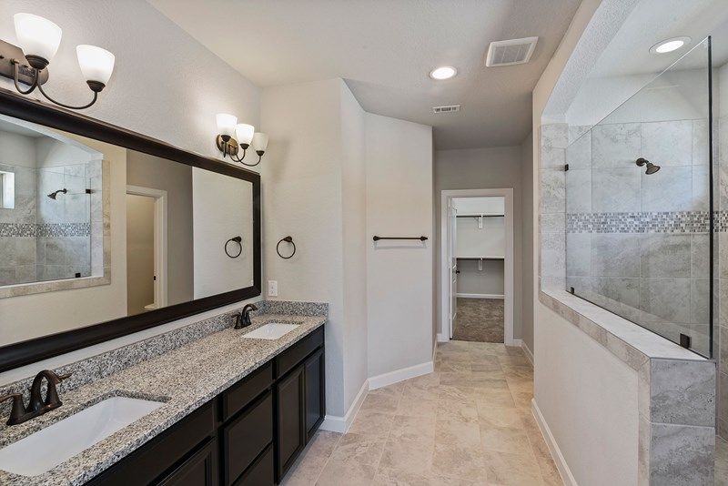 The Gunderson - Owners Bath