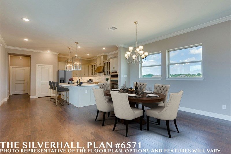 The Silverhall - Living Room