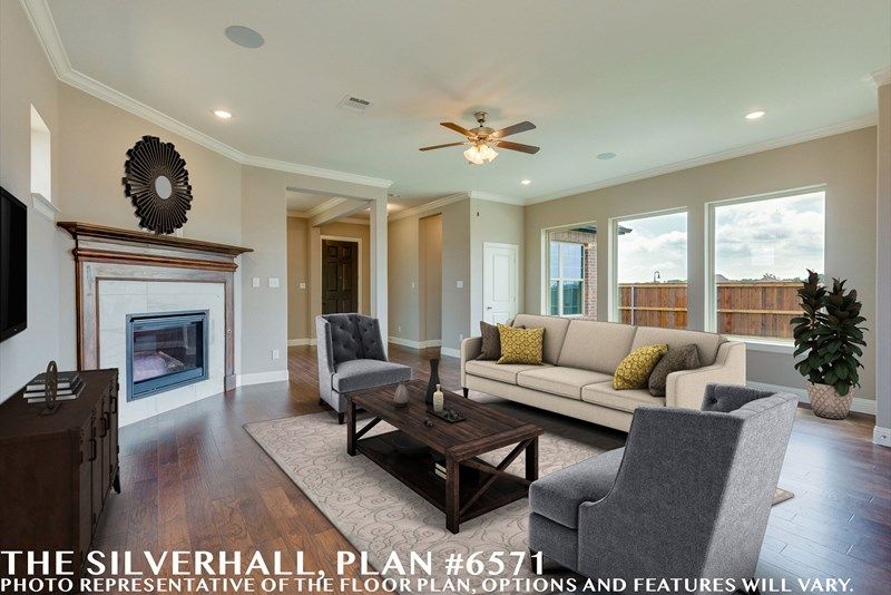 The Silverhall - Living Room