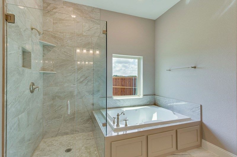 The Silverhall - Owners Bath