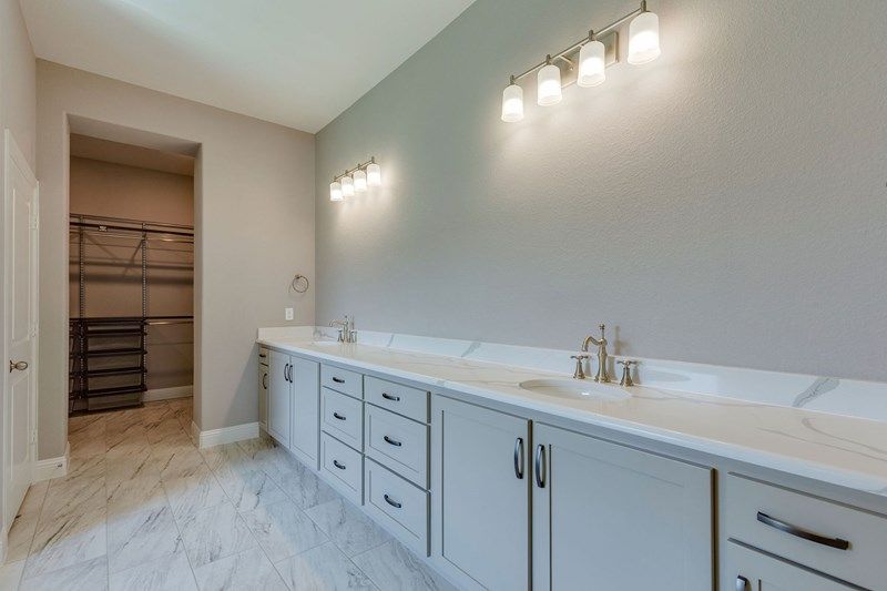 The Silverhall - Owners Bath
