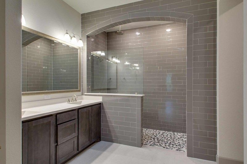 The Glencrest - Owner's Bath