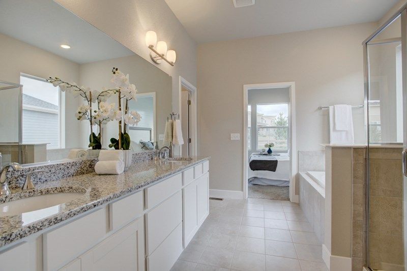 The Ivyglen - Owner's Bath