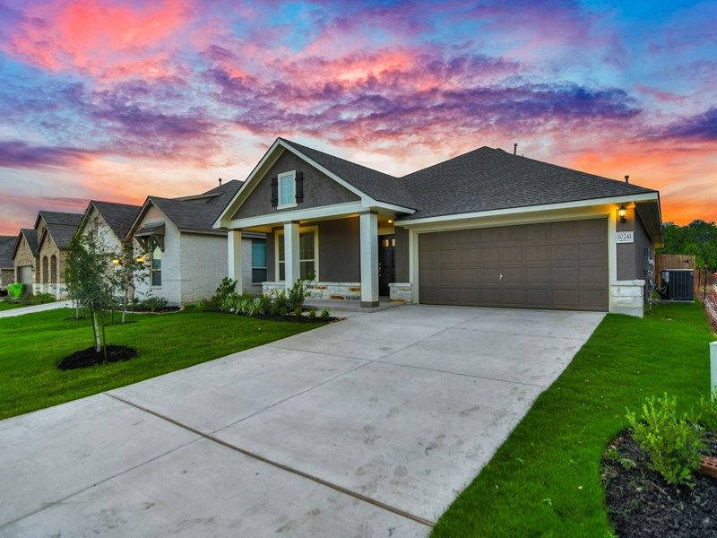 The Crestmont - G Exterior