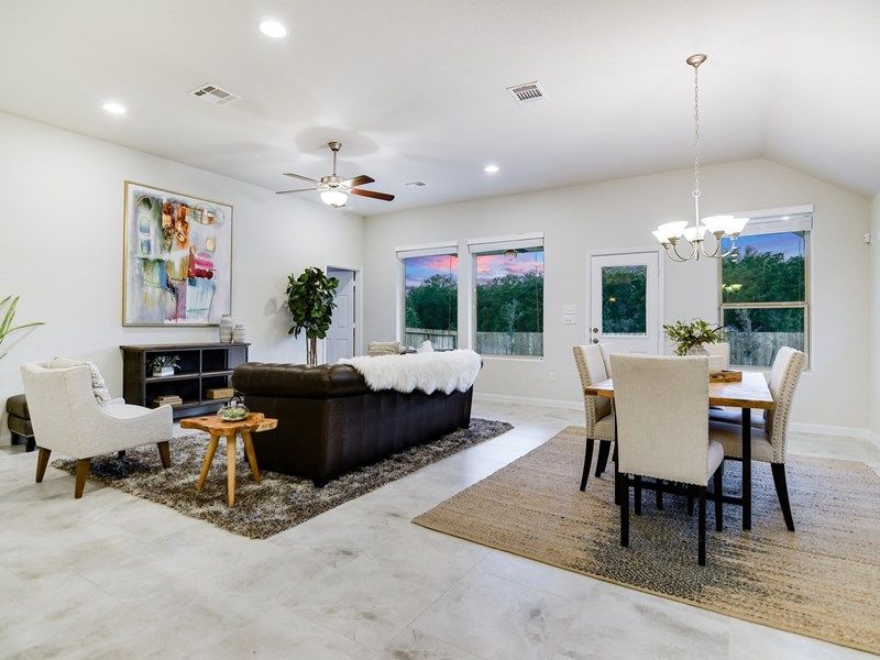 The Crestmont - Dining