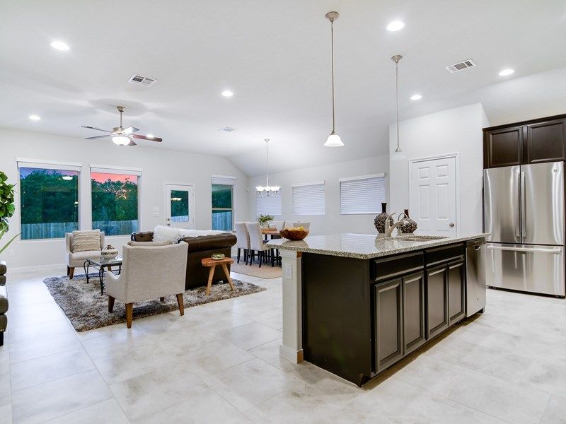 The Crestmont - Kitchen