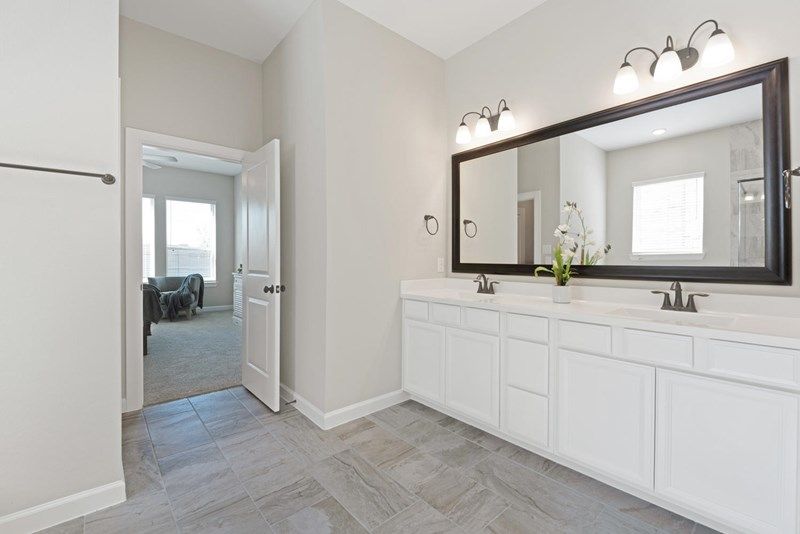 The Thomasville - Owner's Bath