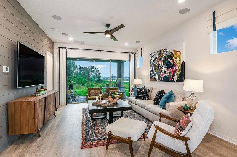 The Redwing - Living Room