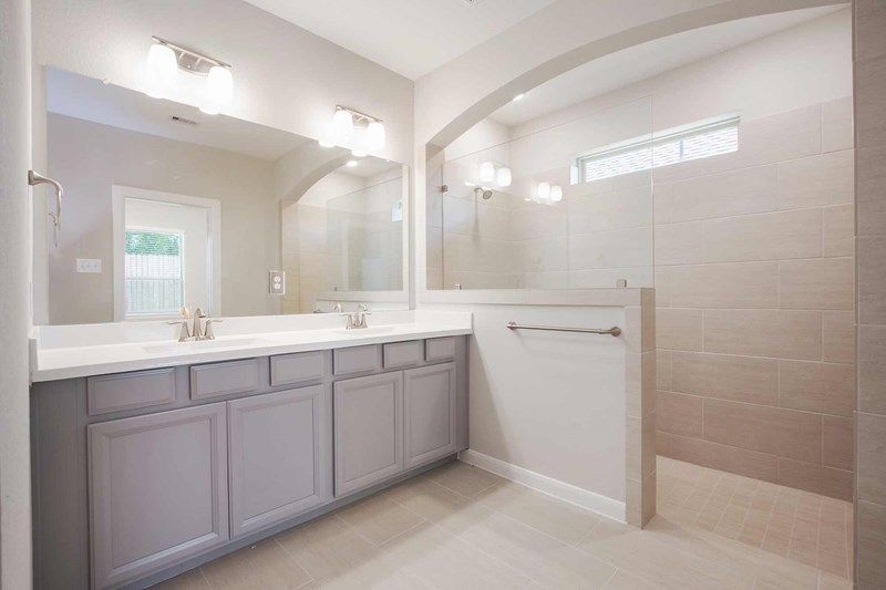The Broadacre - Owner's Bath