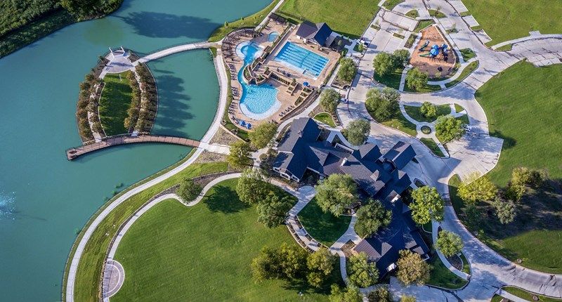 Mustang Lakes Amenities