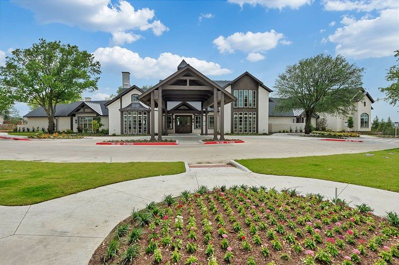 Mustang Lakes Club