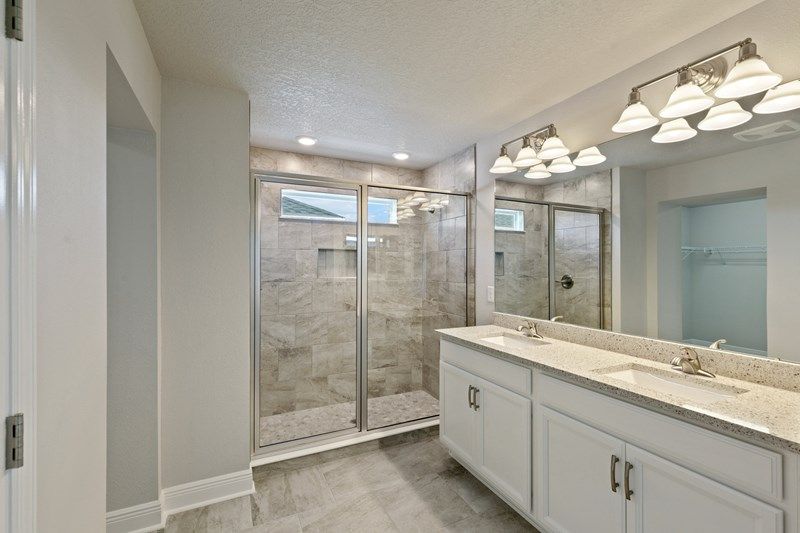 The Kingsbridge - Owner's Bath