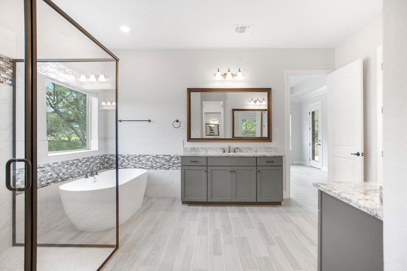 The Stonecrest - Owner's Bath