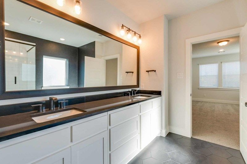 The Mccaren - Owner's Bath