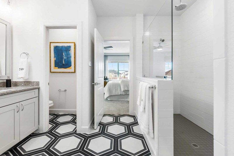 The Hammerly - Owner's Bath