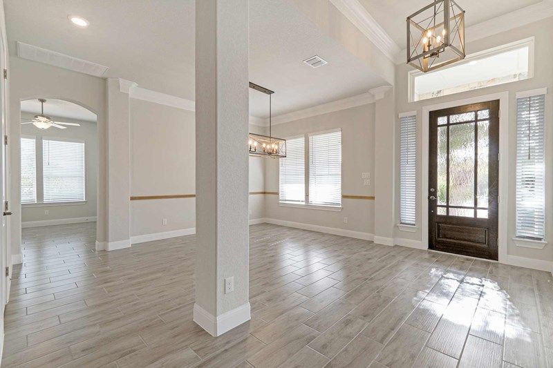 The Fredericksburg - Dining/Entry