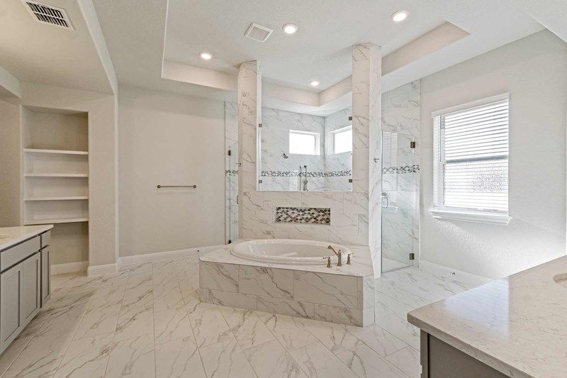 The Fredericksburg - Owner's Bath