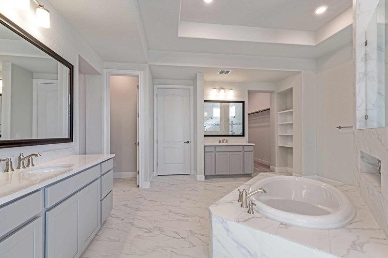 The Fredericksburg - Owner's Bath