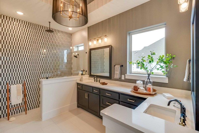 The Bluffstone - Owner's Bath