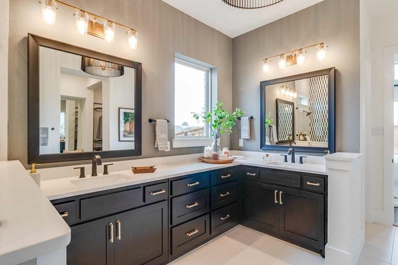 The Bluffstone - Owner's Bath