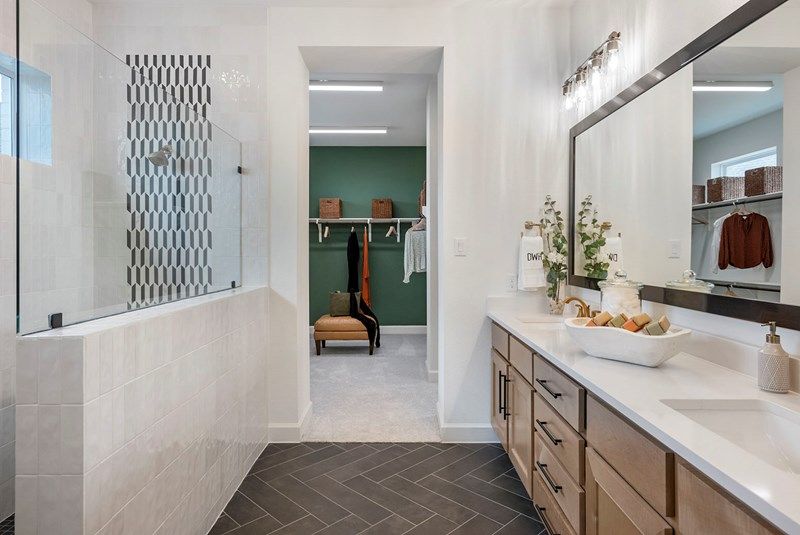 The Leeward - Owner's Bath