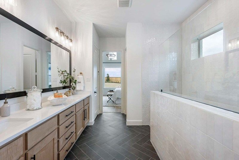 The Leeward - Owner's Bath