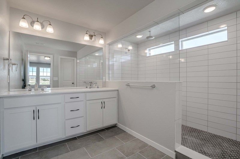 The Miramar - Owner's Bath