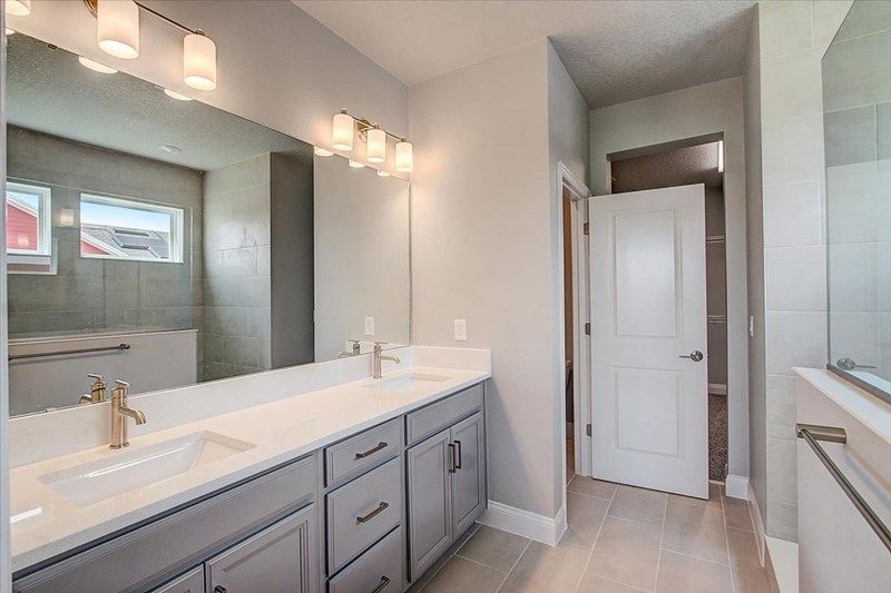 The Skipper - Owner's Bath