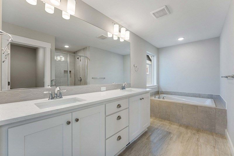 The Harrigan - Owner's Bath