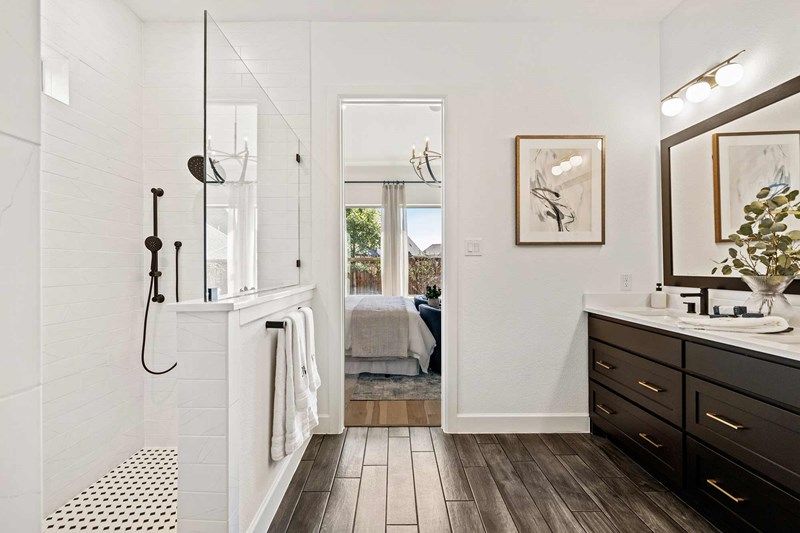 The Cedaridge - Owner's Bath