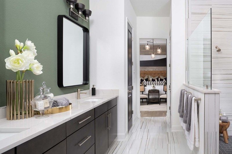 The Annie Eliza - Owner's Bath