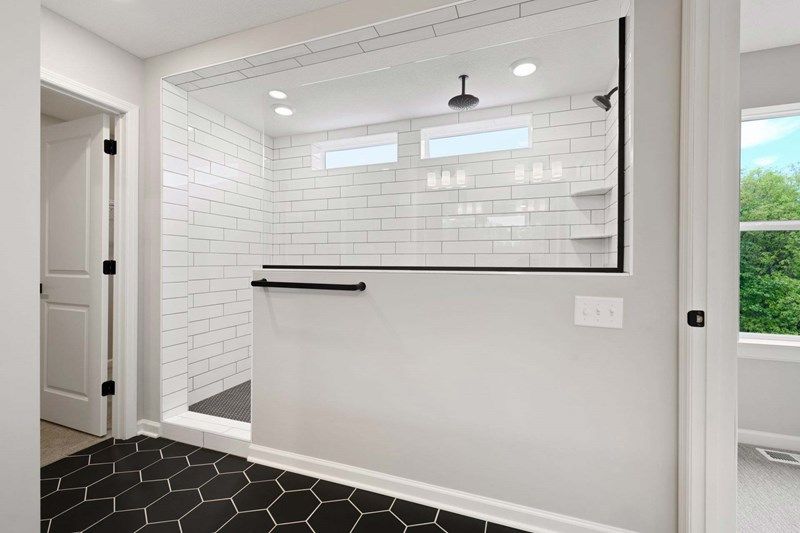 The Erie - Owner's Bath