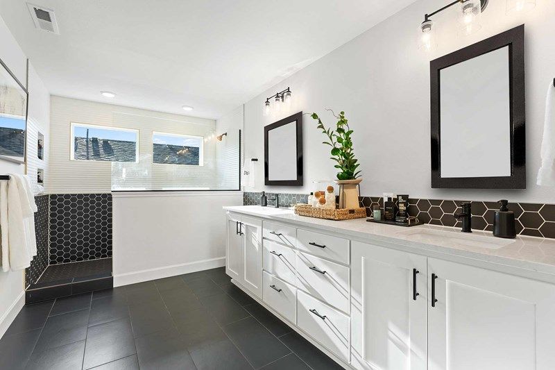 The Eason - Owner's Bath
