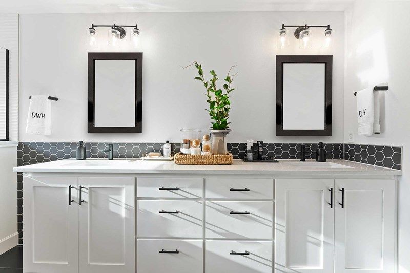 The Eason - Owner's Bath