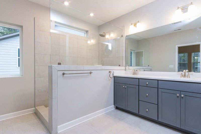 The Kinton - Owner's Bath