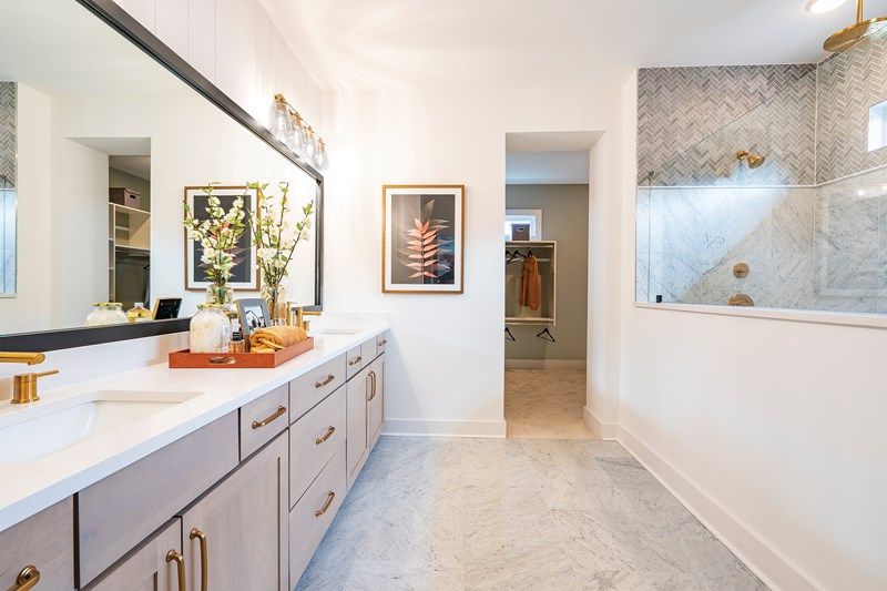The Cobbstone - Owner's Bath