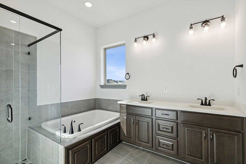 The Cloverfield - Owner's Bath