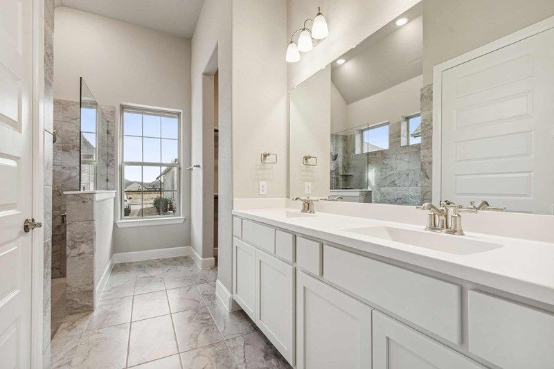 The Fernhill - Owner's Bath