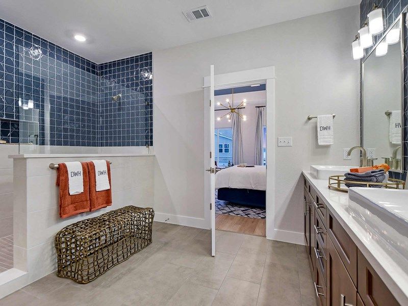 The Foxhound - Owner's Bath