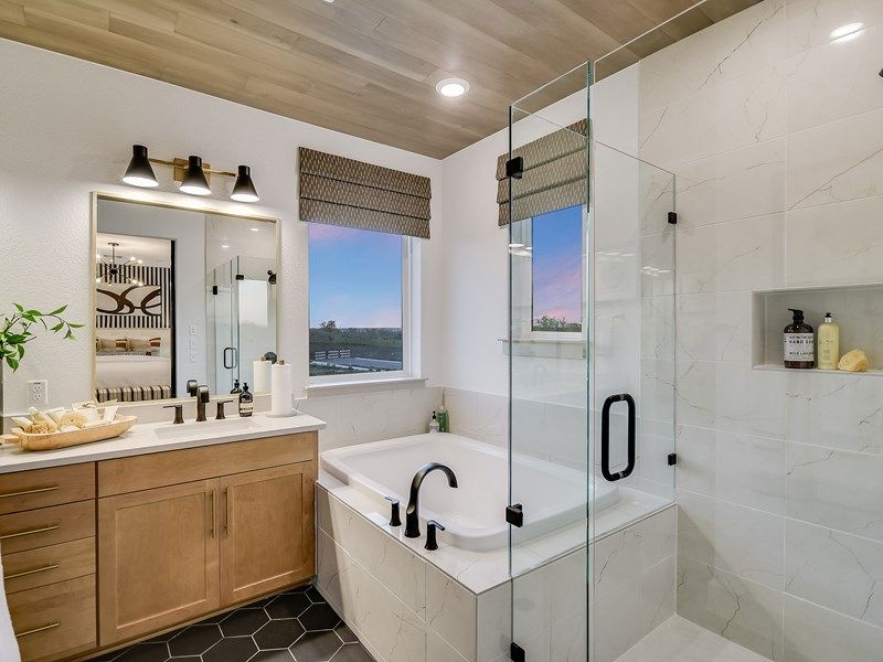 The Settler - Owner's Bath