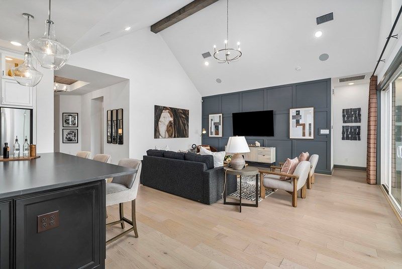 The Leeward - Family Room