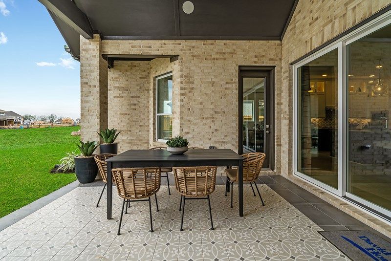 The Leeward - Covered Porch